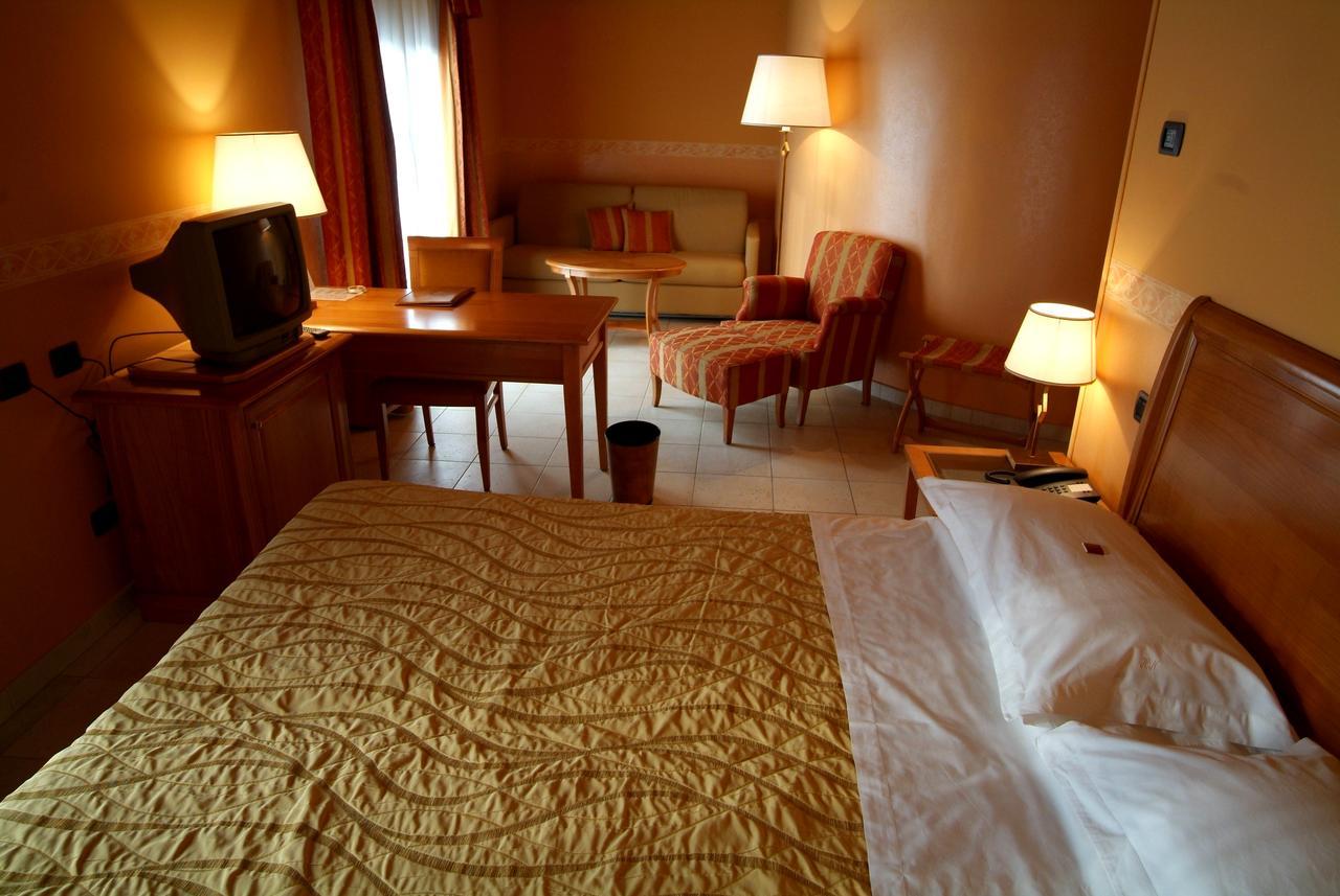 Hotel Ristorante Novecento Pegognaga Esterno foto